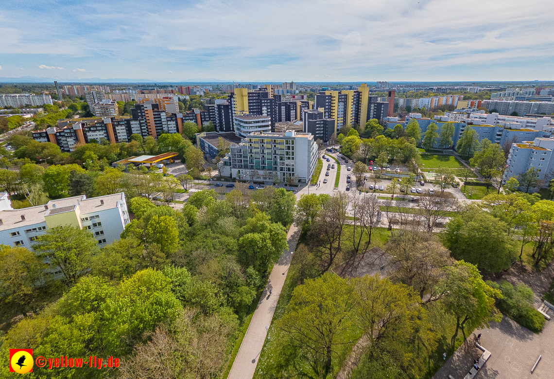 04.05.2023 - Luftbilder vom Marx-Zentrum uns seiner Umgebung in Neuperlach